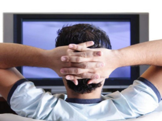 Evite la TV: Ver televisión se vuelve una actividad pasiva, esta tiene el mismo efecto en el cerebro la no estimular las neuronas esta se degeneran, así que evita el ocio y usa la TV con moderación.