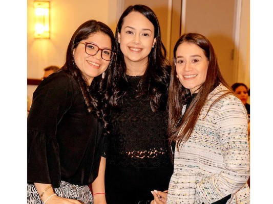 Cinthia Bravo, Ariana Torres y Stephanie Vásquez.