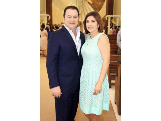 Celebran el bautizo de Valentina Larach y Sofía Elena Canahuati