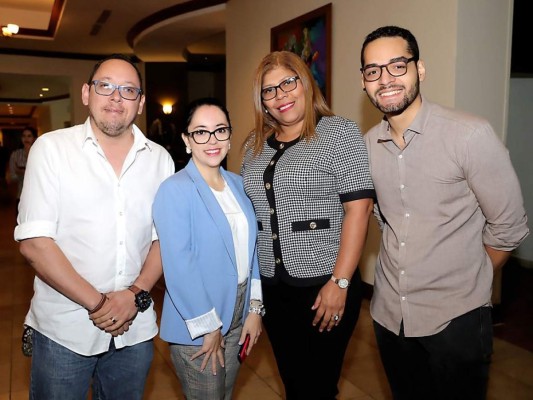 Con éxito finalizó la conferencia 'Construyendo una marca poderosa' en Tegucigalpa
