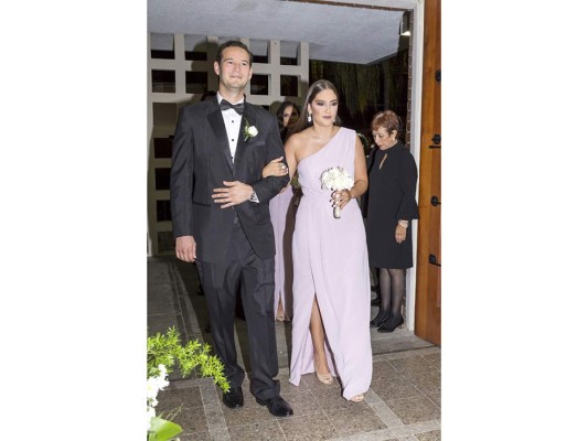 Roberto Ferrufino y Gabriela Alvarado celebran boda eclesiástica   