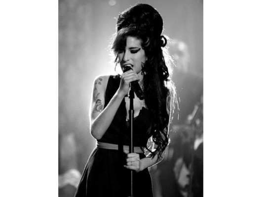 Sale a la luz canción inédita de Amy Winehouse
