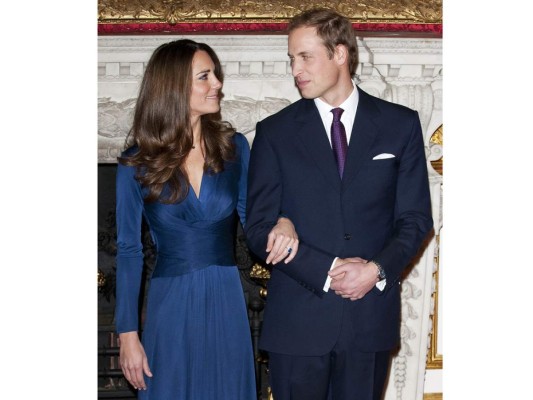 William conoció a su esposa Kate Middleton en la universidad. El 20 de octubre del 2010 se comprometieron y lo anunciaron al público.