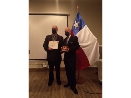¡Homero Rojas Zavala recibe Premio 'Estrecho de Magallanes”!
