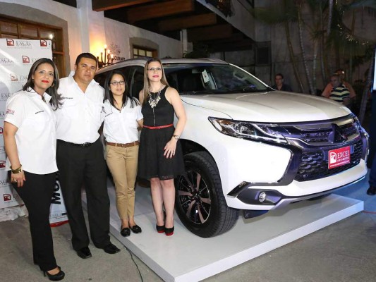 Cinthia Ponce, Mario García, Stephanie González y Francis Ruíz fueron los anfitriones de la presentación del nuevo Mitsubishi Montero Sport 2017 disponible en todas las agencias Mitsubishi Motors con el respaldo de Excel Automotríz.