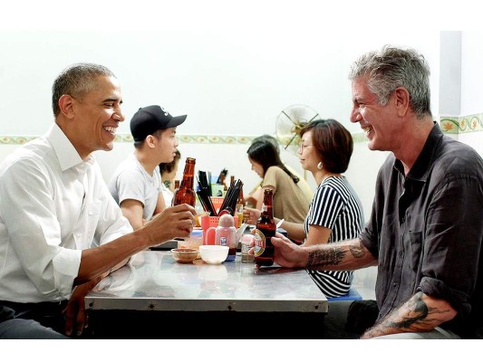 En 2012 debutó en CNN con su show Parts Unknown, en el que llegó a entrevistar al presidente estadounidense, Barack Obama, durante su visita a Vietnam. Ambos comieron por seis dólares en Hanoi En 2012 debutó en CNN con su show Parts Unknown, en el que llegó a entrevistar al presidente estadounidense, Barack Obama, durante su visita a Vietnam. Ambos comieron por seis dólares en Hanoi