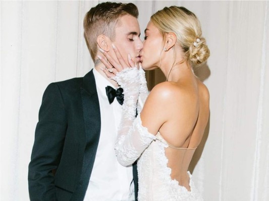 Justin y Hailey Bieber siguen publicando fotos de su boda en redes sociales