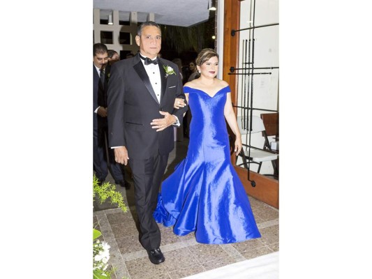 Roberto Ferrufino y Gabriela Alvarado celebran boda eclesiástica   