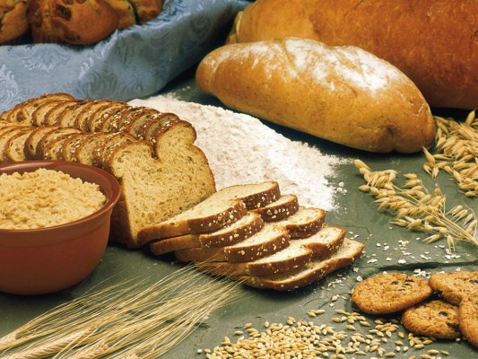 #1 Fibra. Sustituye los cereales refinados por sus versiones integrales de pan, pasta, cuscús de trigo, el arroz integral, avena, mijo, quínoa o cebada. Estos contienen un alto contenido en lignano, un compuesto que maximiza los efectos anti-cancerígenos del ácido omega. #1 Fibra. Sustituye los cereales refinados por sus versiones integrales de pan, pasta, cuscús de trigo, el arroz integral, avena, mijo, quínoa o cebada. Estos contienen un alto contenido en lignano, un compuesto que maximiza los efectos anti-cancerígenos del ácido omega.