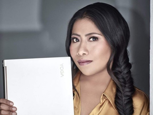 Yalitza Aparicio es victima del photoshop en campaña publicitaria de Lenovo   
