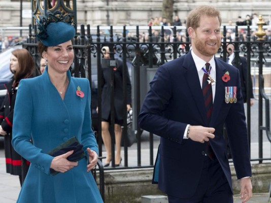 Kate Middleton y el príncipe Harry juntos en la Abadía de Westminster