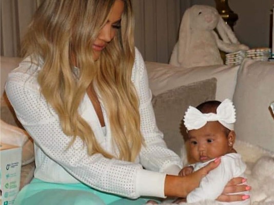 Khloé Kardashian celebra el primer año de su hija True