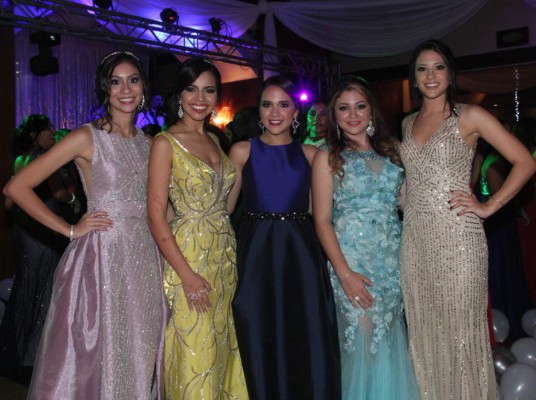 Sofía Bustamante, María Fernanda Arita, Daniela Cerna, María Fernanda López e Isabela Marzan