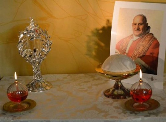 Vigilia por canonización de Juan Pablo II y Juan XXIII