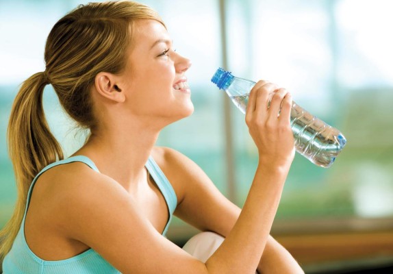 La deshidratación podría llevarte a la obesidad  