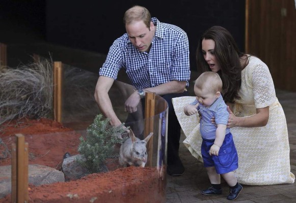 Príncipe George visita el zoológico