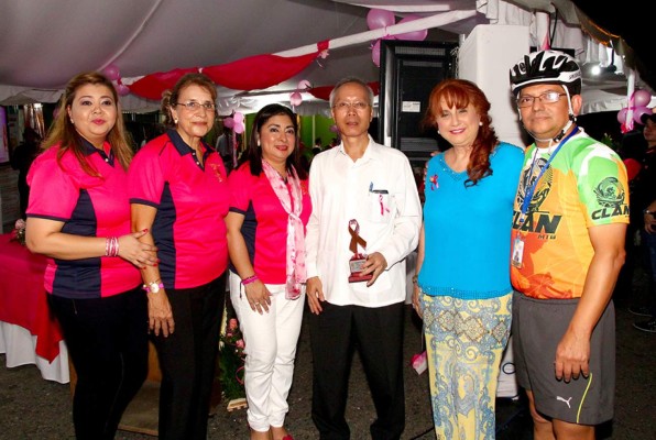 ¡Honduras se viste de rosa contra el cáncer de mama!  
