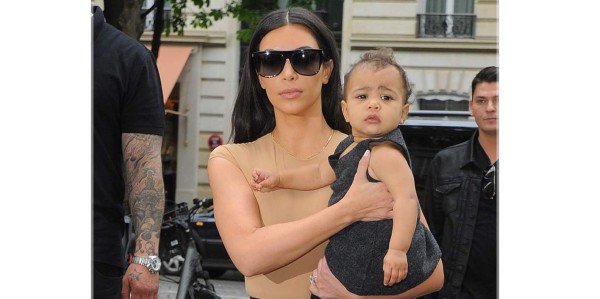 Kim Kardashian contrata a doble de su hija   