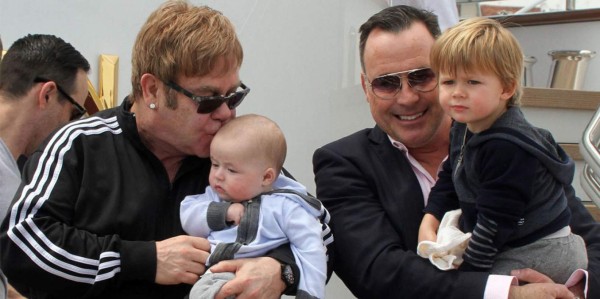 Elton John se casa!