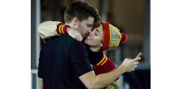 ¡Miley Cyrus y Patrick Schwarzenegger no esconden su amor!
