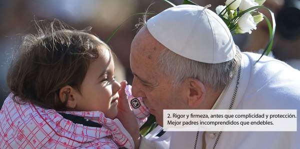 2. Rigor y firmeza, antes que complicidad y protección. Mejor padres incomprendidos que endebles: ''Te di un testimonio de rigor y firmeza que tal vez no comprendías, cuando hubieses querido sólo complicidad y protección''. ''Un padre sabe bien lo que cuesta transmitir esta herencia: cuánta cercanía, cuánta dulzura y cuánta firmeza. Pero, cuánto consuelo y cuánta recompensa se recibe cuando los hijos rinden honor a esta herencia. Es una alegría que recompensa toda fatiga, que supera toda incomprensión y cura cada herida''. 2. Rigor y firmeza, antes que complicidad y protección. Mejor padres incomprendidos que endebles: ''Te di un testimonio de rigor y firmeza que tal vez no comprendías, cuando hubieses querido sólo complicidad y protección''. ''Un padre sabe bien lo que cuesta transmitir esta herencia: cuánta cercanía, cuánta dulzura y cuánta firmeza. Pero, cuánto consuelo y cuánta recompensa se recibe cuando los hijos rinden honor a esta herencia. Es una alegría que recompensa toda fatiga, que supera toda incomprensión y cura cada herida''.