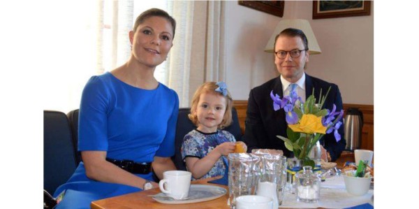 La princesa Estelle de Suecia realiza su primer viaje Oficial