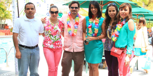 Hilda Lagos, Mario Elvir, Alejandra Torres, Yina Bustillo y Alejandra Garay dieron la bienvenida al verano 2013 del Hotel Honduras Maya (foto: Sady Fernando Martínez Acosta)