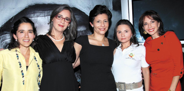 Cecilia Maduro, Mandy Bermúdez, Milade Jaar, Pamela Molina y Ana Galeano.