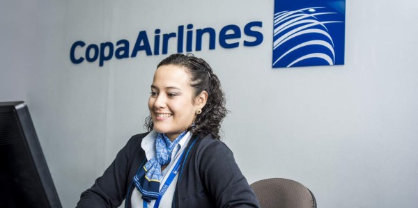 Los colaboradores ofrecen una atención personalizada en Copa Airlines
