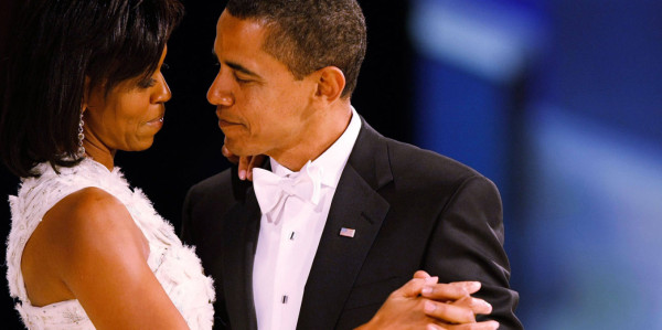 Michelle Obama felicita a su esposo por Twitter