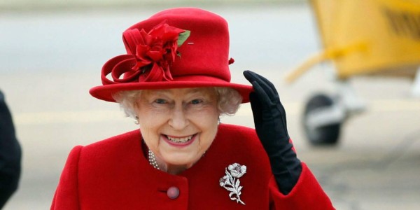 La reina Isabel II se rehúsa abdicar al trono