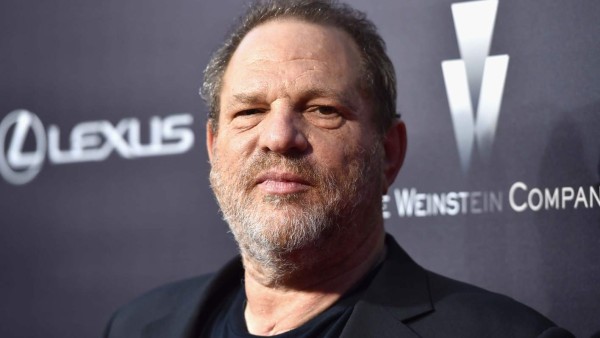 Se viralizó video donde cachetean a Harvey Weinstein