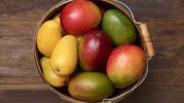 2. Combate el cáncerEsta fruta te ayuda a prevenir tipos de cáncer como la leucemia, cáncer de seno, colon y próstata. Ya que el mango es rico en antioxidantes como la isoquercitrina, astragalina y galato de gálico. 2. Combate el cáncerEsta fruta te ayuda a prevenir tipos de cáncer como la leucemia, cáncer de seno, colon y próstata. Ya que el mango es rico en antioxidantes como la isoquercitrina, astragalina y galato de gálico.
