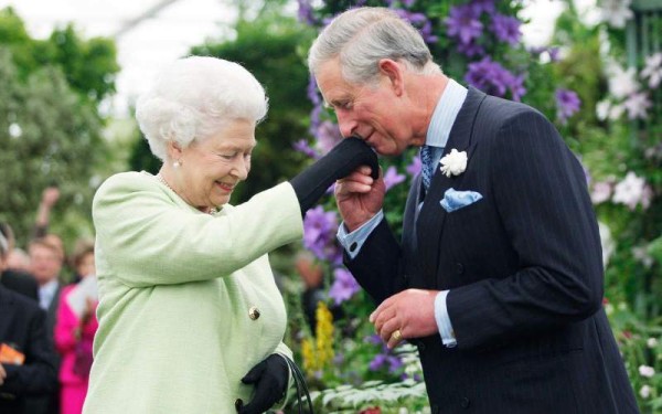 LONDON - MAY 18: Queen Elizabeth II presents Prince Charles, Prince of Wales with the Royal Horticultural Society's Victoria Medal of Honour during a visit to the Chelsea Flower Show on May 18, 2009 in London. The Victoria Medal of Honour is the highest accolade that the Royal Horticultural Society can bestow. (Photo by Sang Tan/WPA Pool/Getty Images)