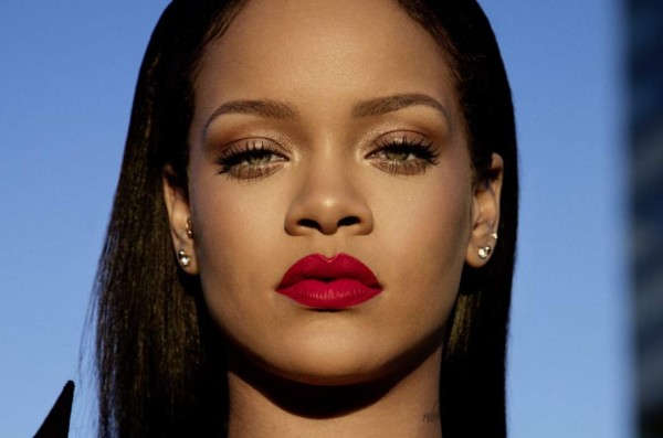 El truco de Rihanna para que tu piel brille con luz propio
