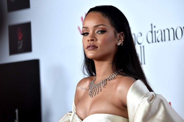 Rihanna lanzará su línea de maquillaje