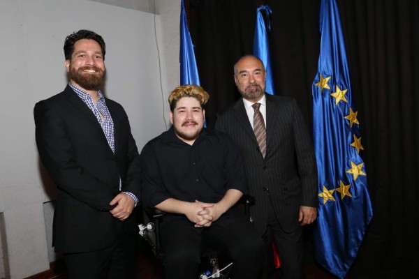 David Lagos, Jurek Jablonicky junto al embajador de Francia Pierre-Christian Socoja