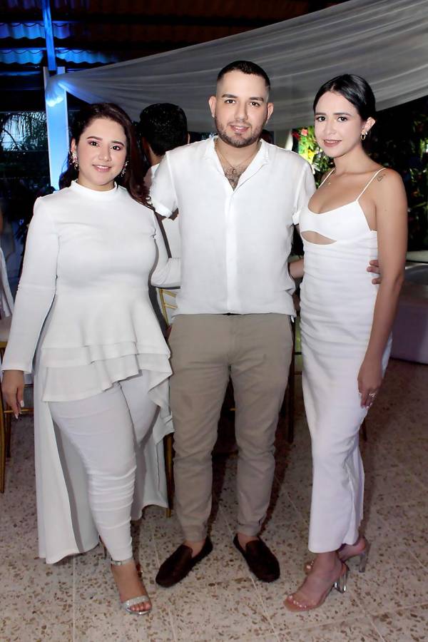 Alexa Vásquez, Fernando Guerra y Julissa Mejía. Alexa Vásquez, Fernando Guerra y Julissa Mejía.