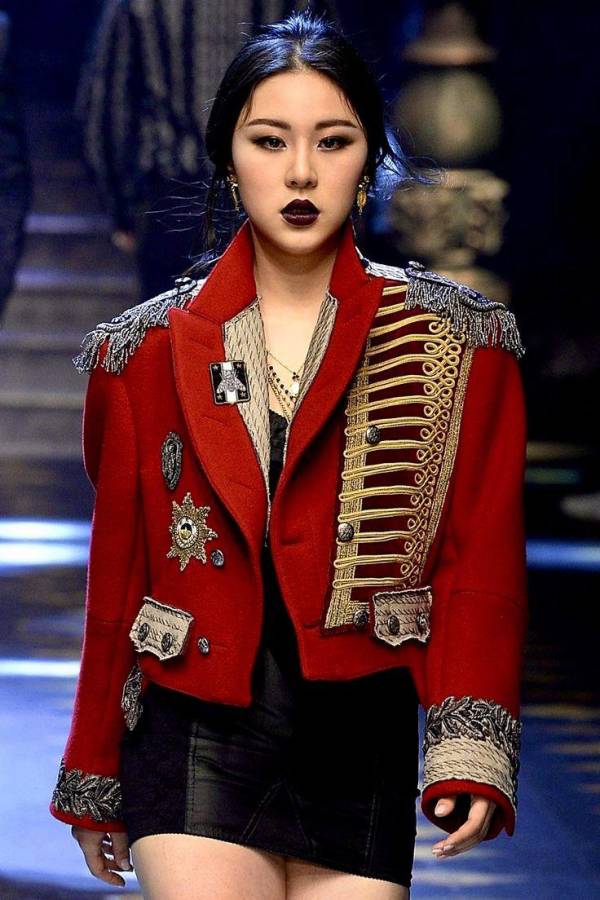 El fascinante viaje de la Chaqueta: desde sus orígenes hasta la moda actual El fascinante viaje de la Chaqueta: desde sus orígenes hasta la moda actual
