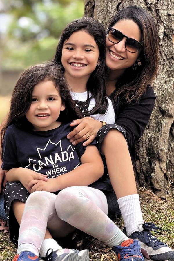 Ginna con sus hijas Ximena y Valeria, las perfectas compañeras de sus viajes y aventuras. Foto Héctor Hernández Ginna con sus hijas Ximena y Valeria, las perfectas compañeras de sus viajes y aventuras. Foto Héctor Hernández