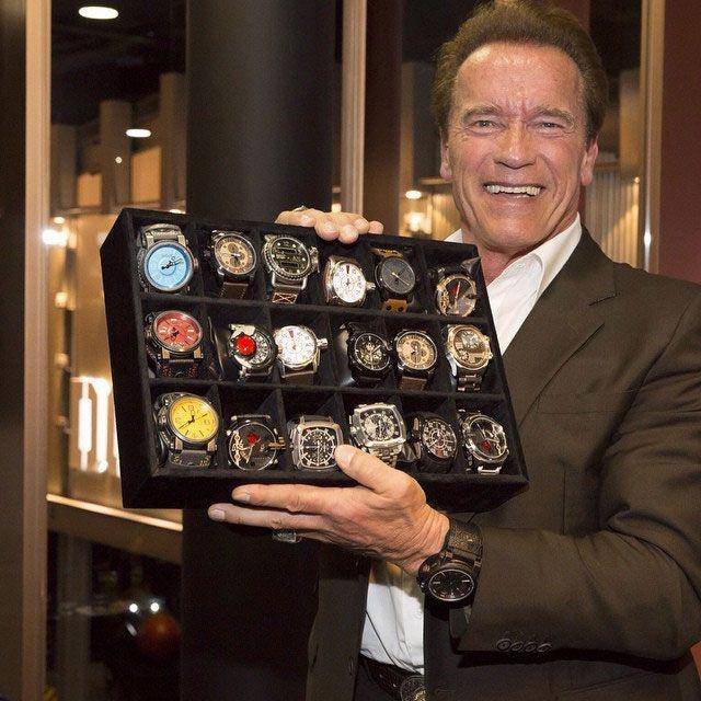 El actor Arnold Schwarzenegger y su colección exclusiva de relojes delux. El actor Arnold Schwarzenegger y su colección exclusiva de relojes delux.