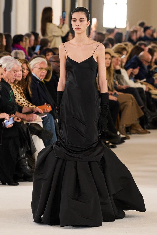 Schiaparelli presenta su colección Alta Costura Primavera-Verano 2023