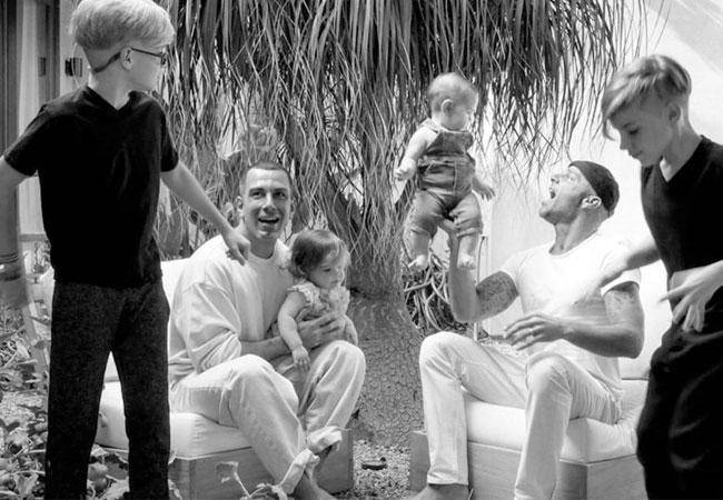 La entonces pareja compartía fotos junto a sus hijos en las que se les veía muy felices. La entonces pareja compartía fotos junto a sus hijos en las que se les veía muy felices.