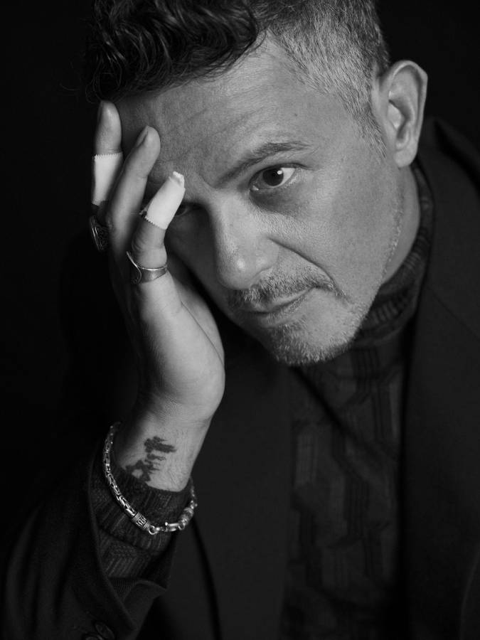 El cantante español de 56 años comenzará en México la gira de su nuevo material ¿Y ahora qué? Foto Esquire El cantante español de 56 años comenzará en México la gira de su nuevo material ¿Y ahora qué? Foto Esquire