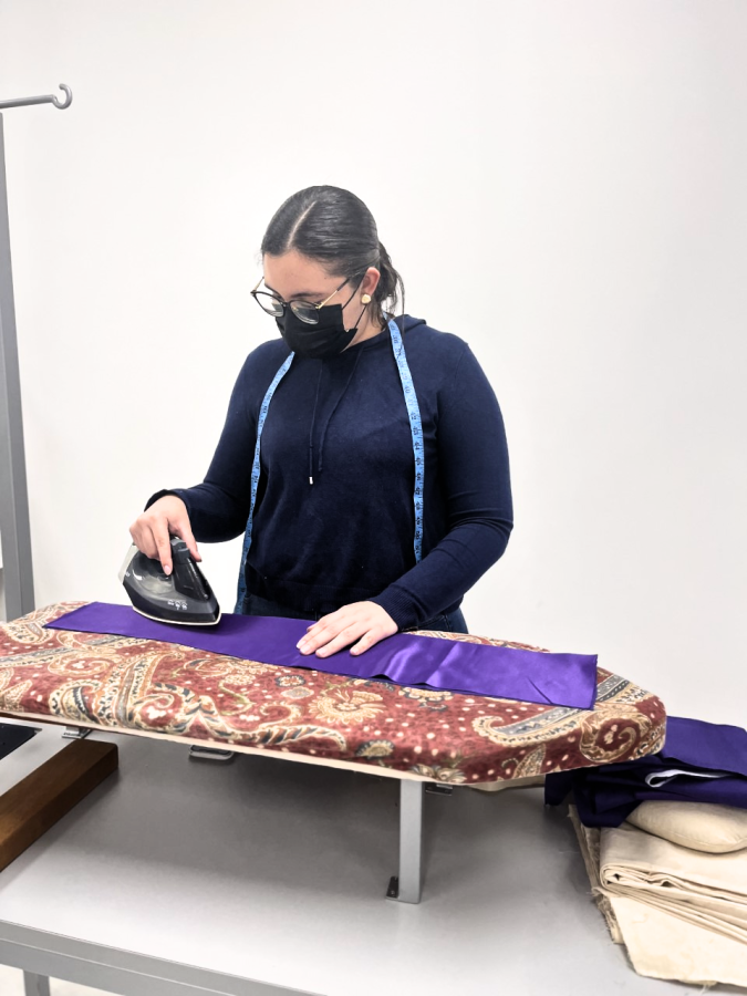 Mireya Navarro: Combinando sus conocimientos y el arte del diseño de moda Mireya Navarro: Combinando sus conocimientos y el arte del diseño de moda