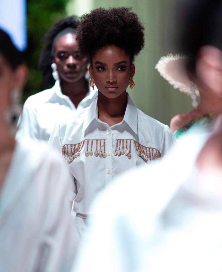 Nicky West haciendo su debut en BAC Estilo Moda 2023 utilizando prendas de Lawin Paz x Kolori. Nicky West haciendo su debut en BAC Estilo Moda 2023 utilizando prendas de Lawin Paz x Kolori.