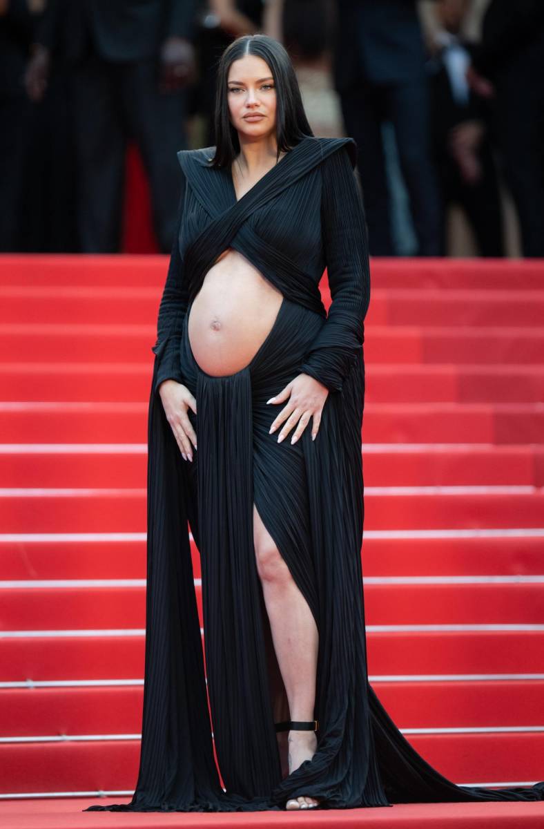 Adriana Lima en Balmain.