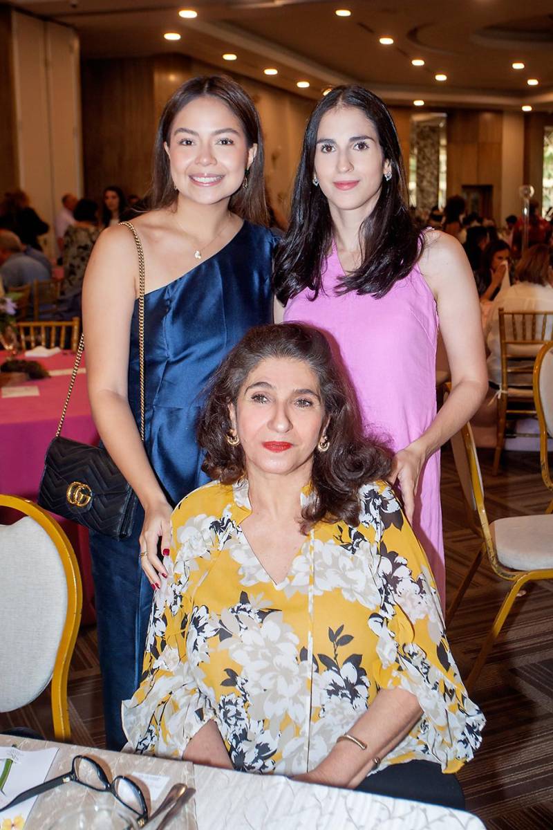 Mariana León, Alexandra Yuja y Lima Segebre.