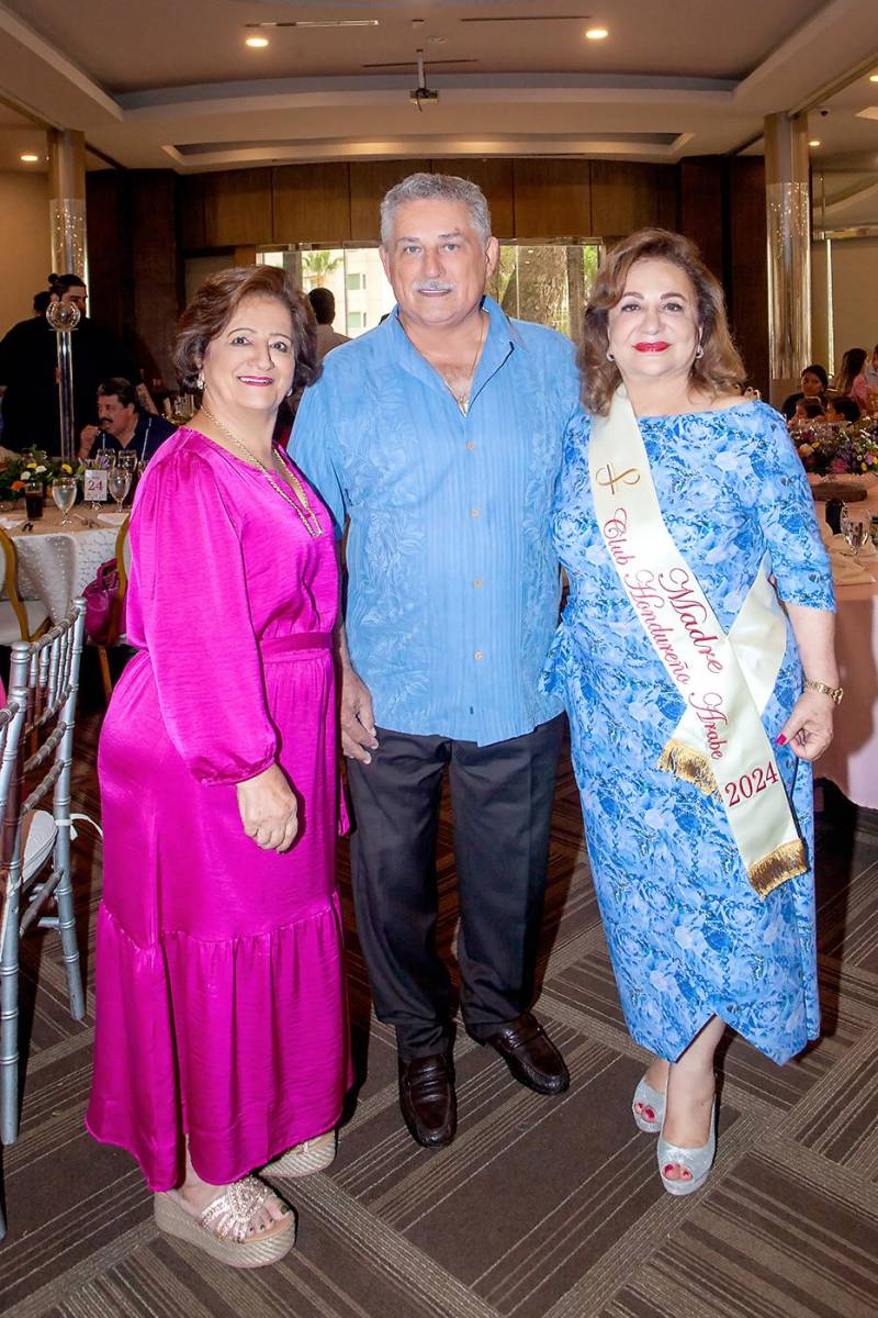 Mary Handal con Basilio y Suyapa Fuschich