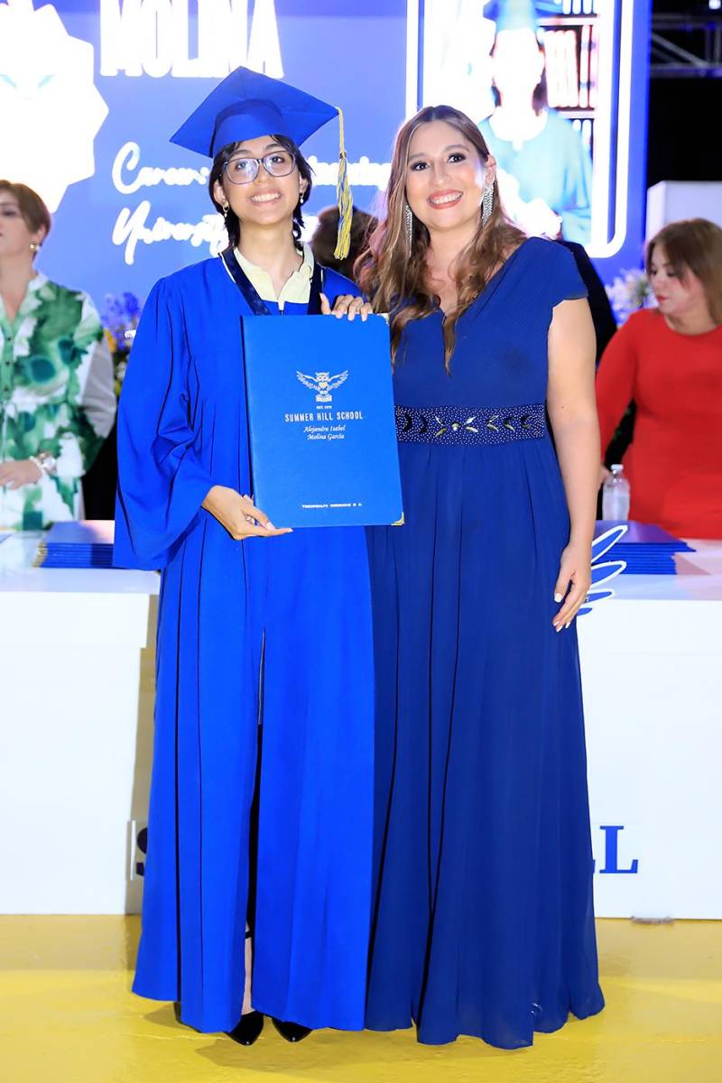 Alejandra Molina.